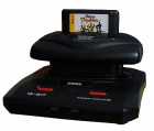 La semi-consola 32X, con su cartucho de Virtua Fighter, insertada sobre una Mega Drive 2.