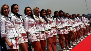 Formula1 - 5 España Pit babes.jpg