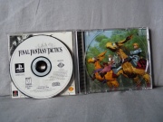 Final Fantasy Tactics (Playstation NTSC USA ) fotografia interior caja y disco.jpg