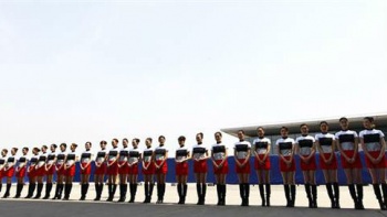 Formula1 - 3 China Pit babes.jpg