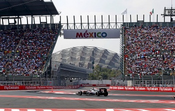 Formula1 - Mexico Pit babes.jpg