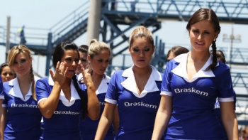 Formula1 - 20 Brasil Pit babes.jpg