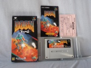 Doom (Super Nintendo NTSC-J) fotografia caratula delantera-cartucho y manual.jpg