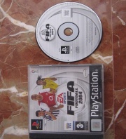 Fifa Football 2004 (Playstation-pal ) fotografia caratula delantera y disco.jpg